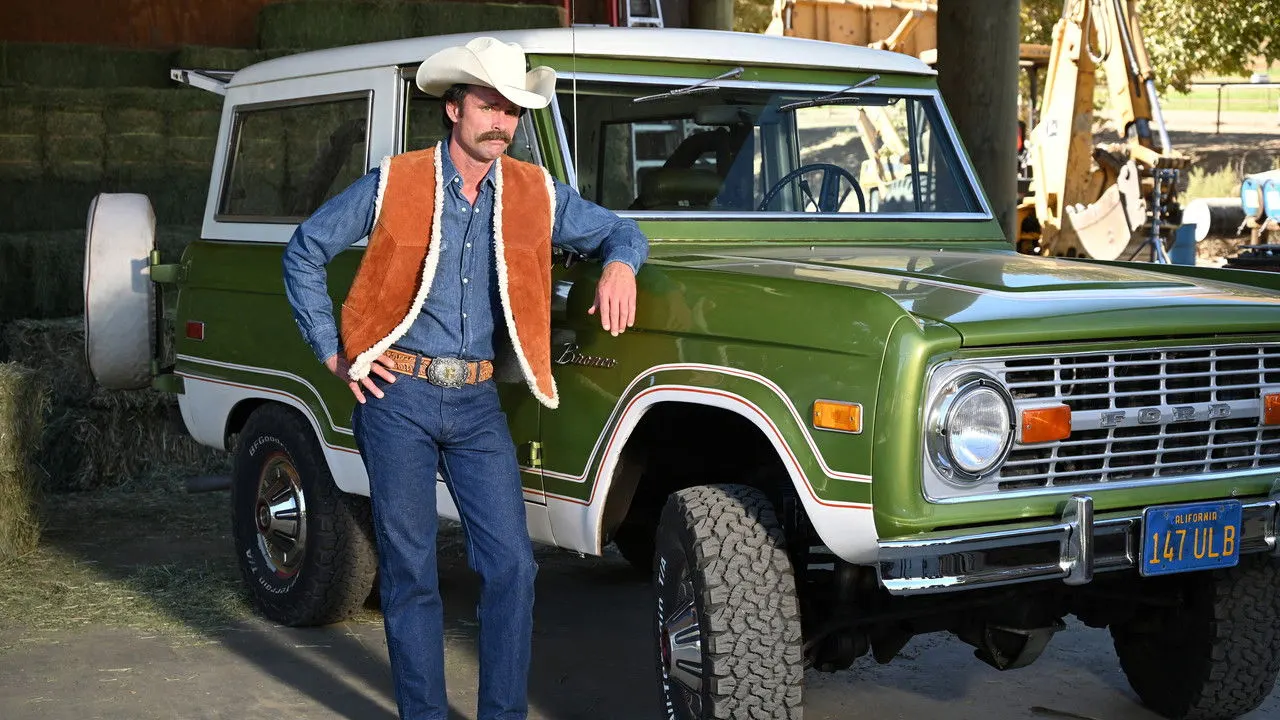 Play John Bronco