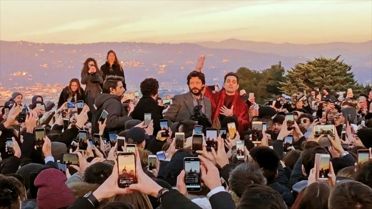 Play Money Heist: The Phenomenon