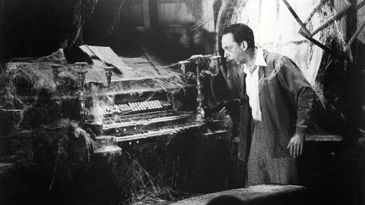 Play The Ghost & Mr. Chicken