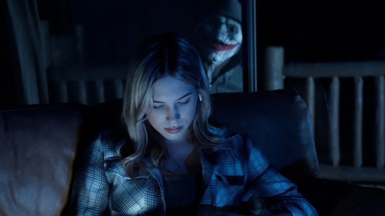 Play The Girl in Cabin 13