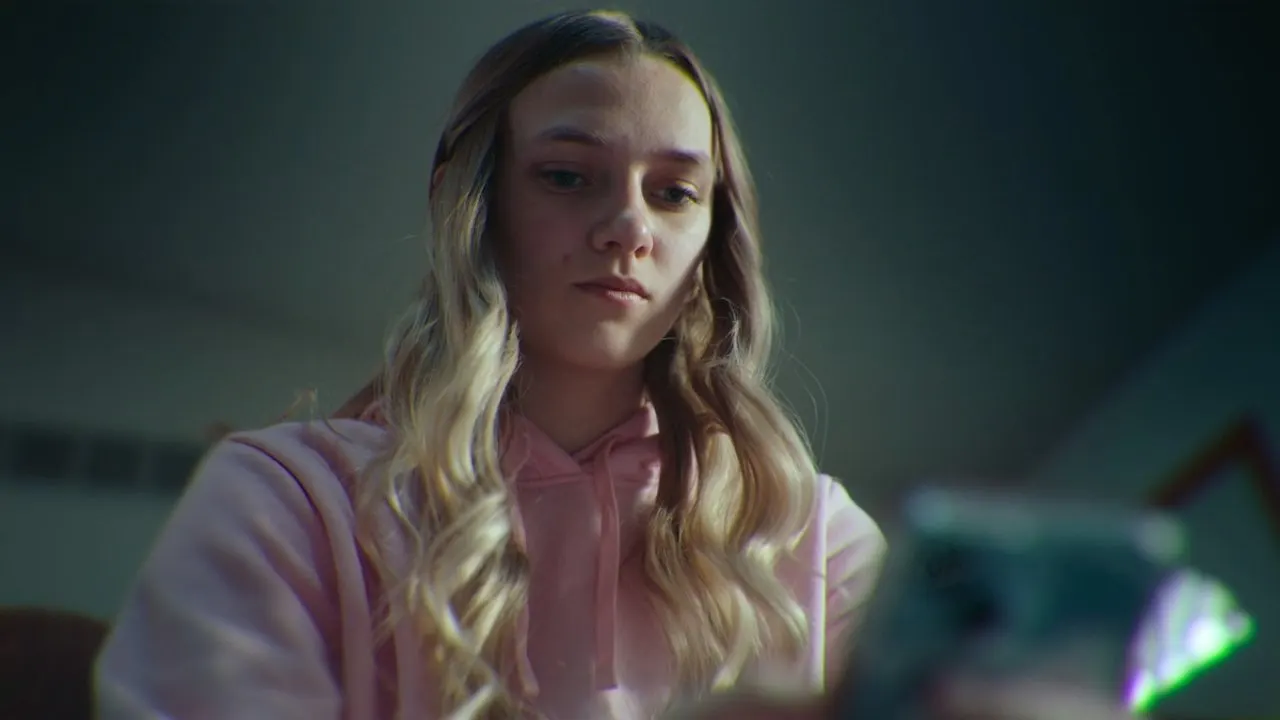 Play Unknown Number: The High School Catfish